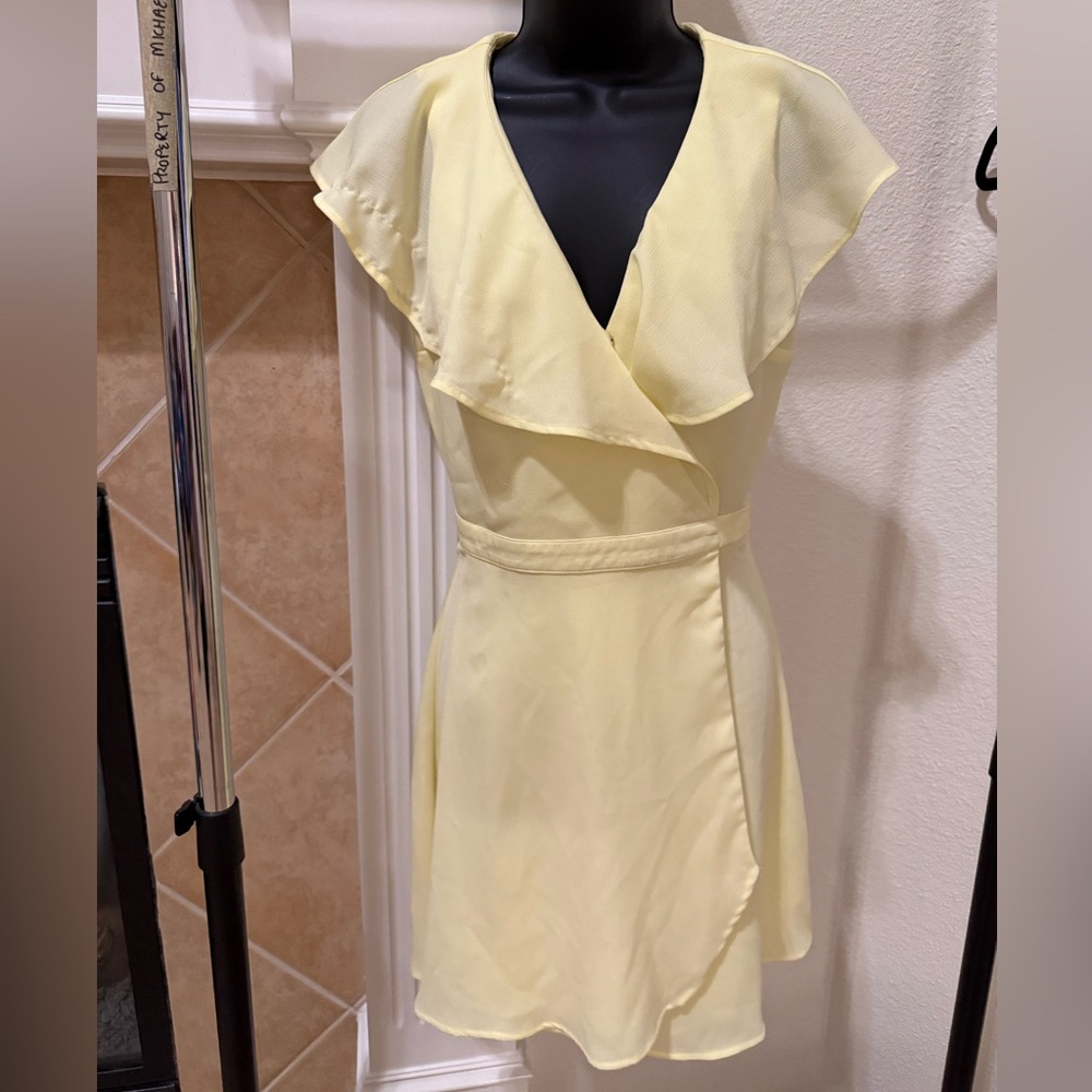 Gianni Bini Light Yellow Mini Dress